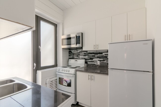 Building Photo - 2050 Av. Claremont Unit 1