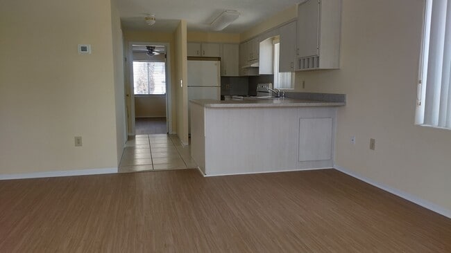 Photo - 1 bedroom, 1 bathroom end unit condo beachside Unit 4