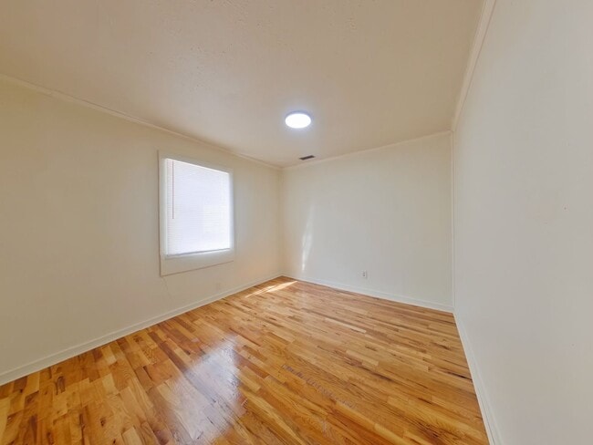 Photo - 2448 S Holyoke St