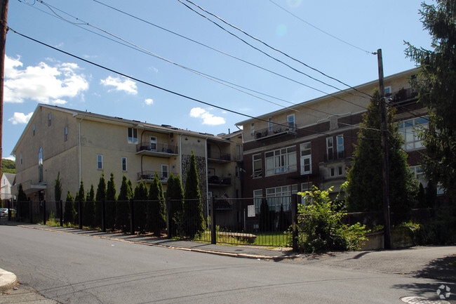 Photo - 2100 W Norwegian St