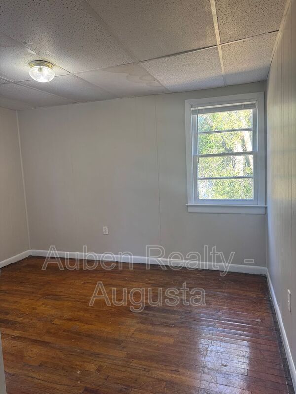 Photo - 1547 Heath St