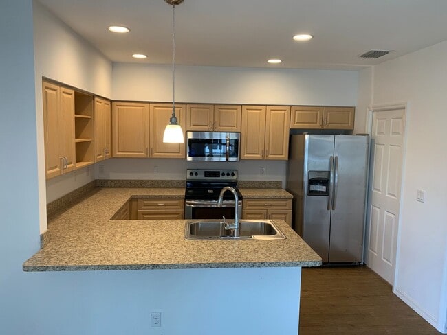 Photo - 3/2.5/1 Spacious Townhome