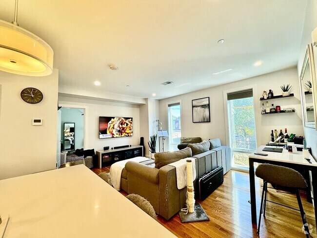 Building Photo - 49 Rogers St Unit 3A Rental