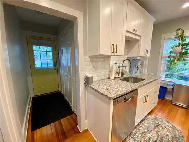 Photo - 9 Hall Ave Unidad 2