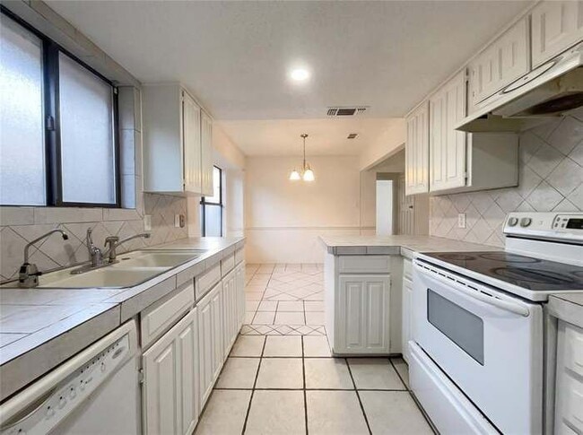 Photo - 709 Sandy Trail