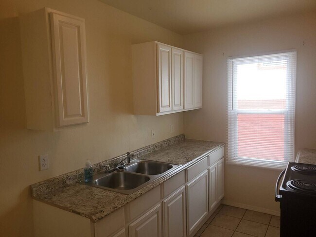 Photo - 2143 NE 19th St