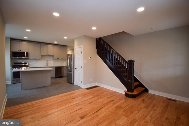 Building Photo - 207 Paxson Ave