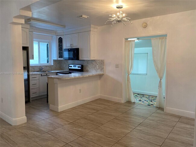 Photo - 251 NW 41st St