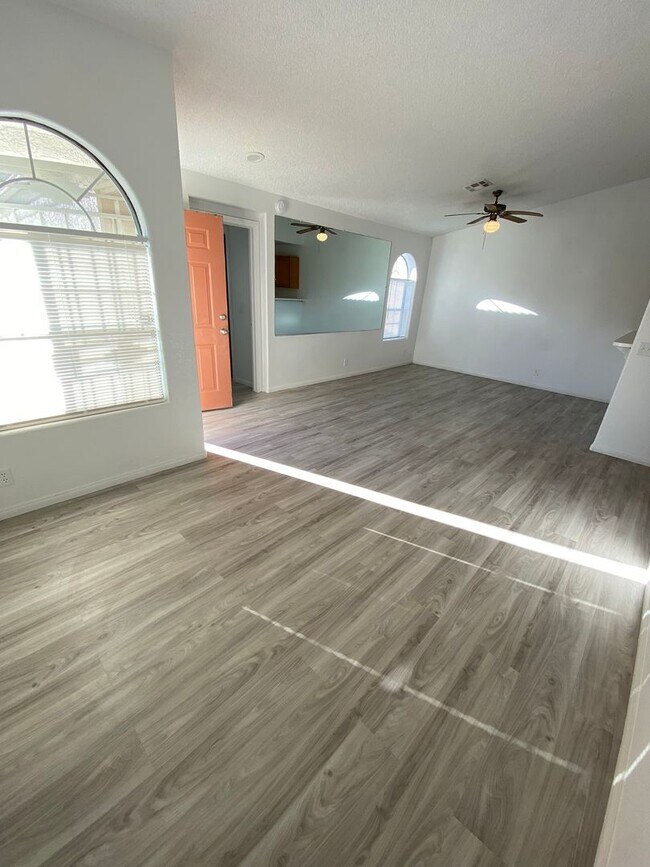 Photo - Americana Property Mgmt - Condo 2b - 2b in...