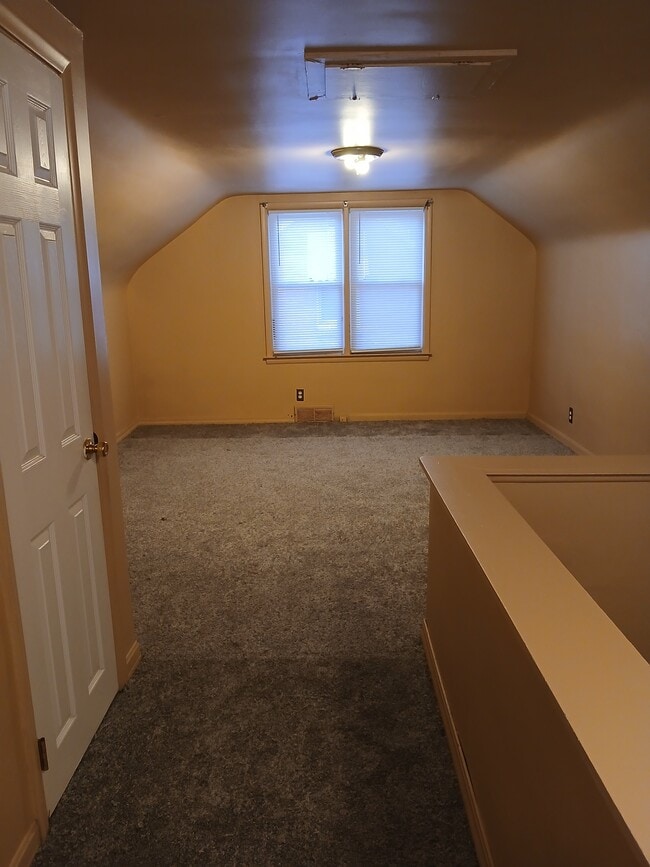 Master bedroom up - 19446 Pierson St