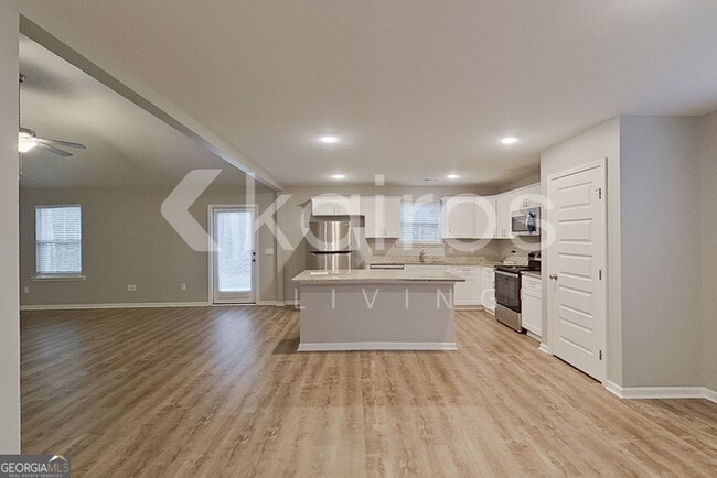 Photo - 136 Western Red Cedar Dr