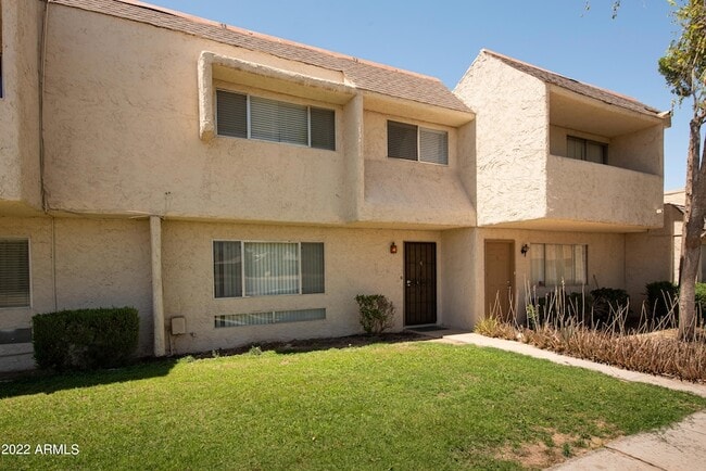 Building Photo - 944 S Valencia Rental