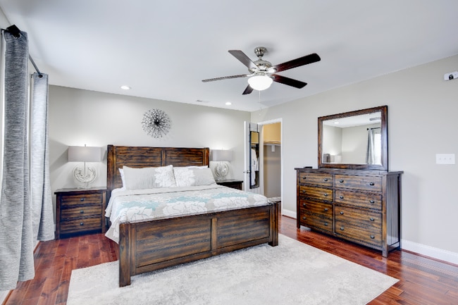 Photo - 2463 24th St