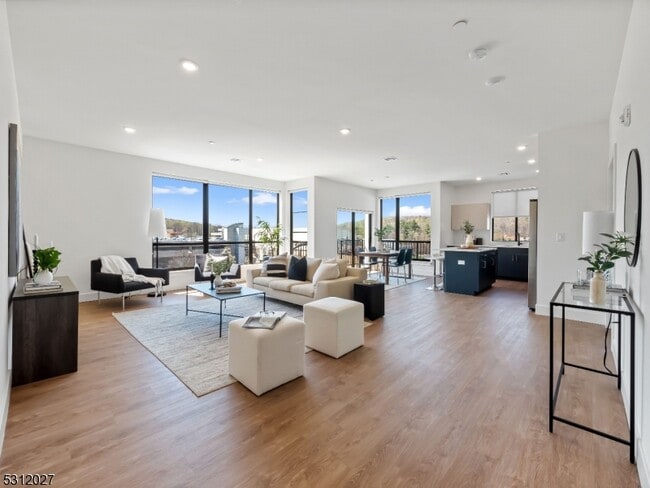 Photo - 555 Northfield Ave