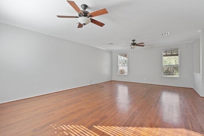 120 Brazos Ln