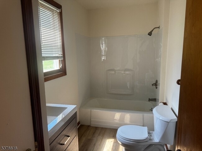 Photo - 785 Hobson St