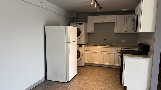 Building Photo - 8581 101st Ter Unit 307