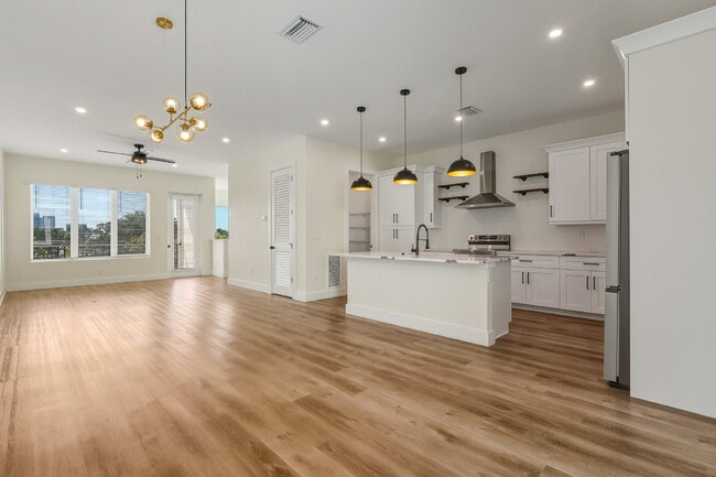 Photo - Luxurious 3 Bedroom Condo with Spacious La... Unidad 3