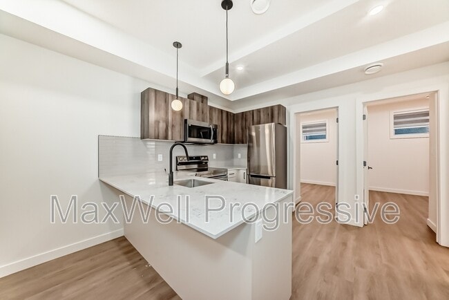 Photo - 15724-15103 103 Ave NW