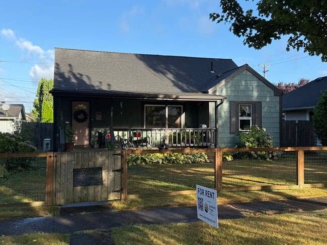 Building Photo - COME HOME TO THIS THREE BEDROOM CHARMER