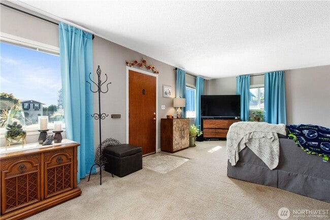 Photo - 4 bedroom home in one of Tacoma's most cov...