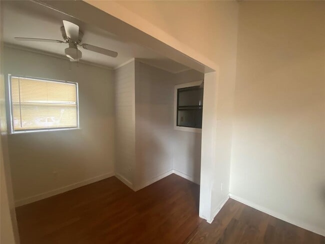 Photo - 5302 Avenue G