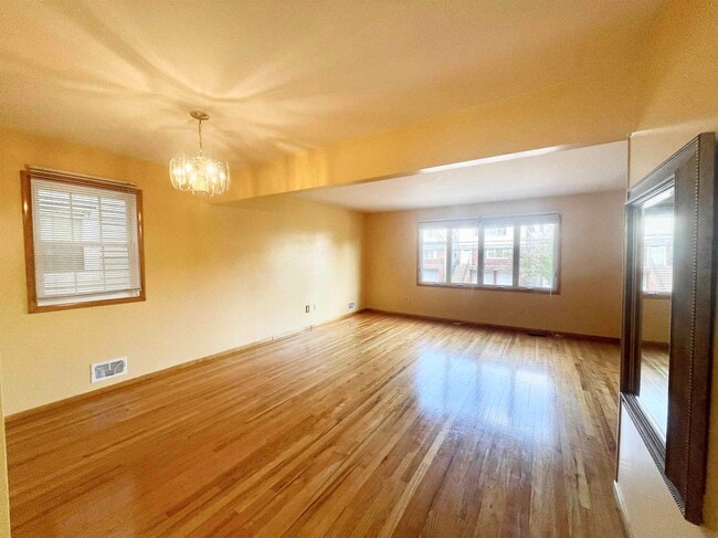 Photo - 57 Isabella Ave Unit 1