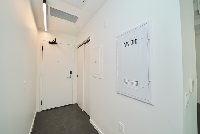 127 Bannatyne Av