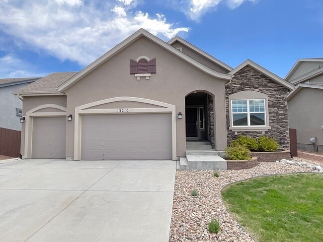 Building Photo - 4 Bedroom Home Available Near Old Ranch Rd & N Powers Blvd