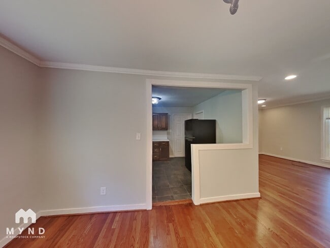 Photo - 724 Park Ln