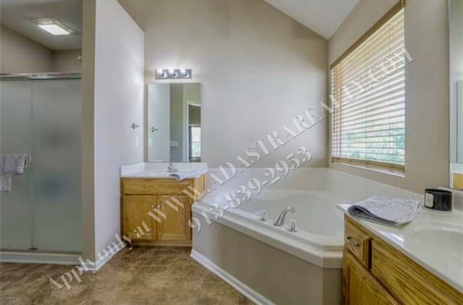 Photo - Beautiful California Split in Spring Hill-...