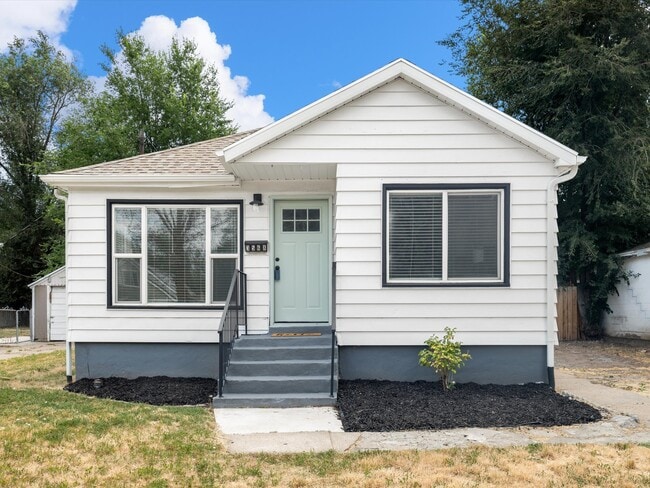 Building Photo - 3568 Orchard Ave