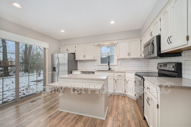 Photo - 6410 NW Hilldale Dr