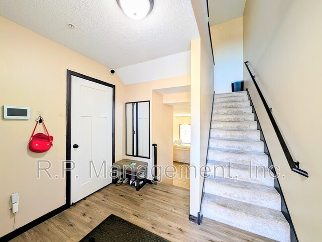 Photo - 5286 Greenwood Dr