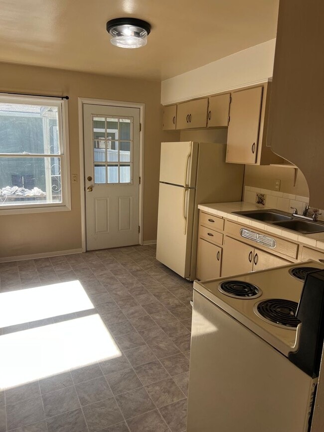 Photo - Medford 2 Bedroom, 1 bath Duplex with Fenc...