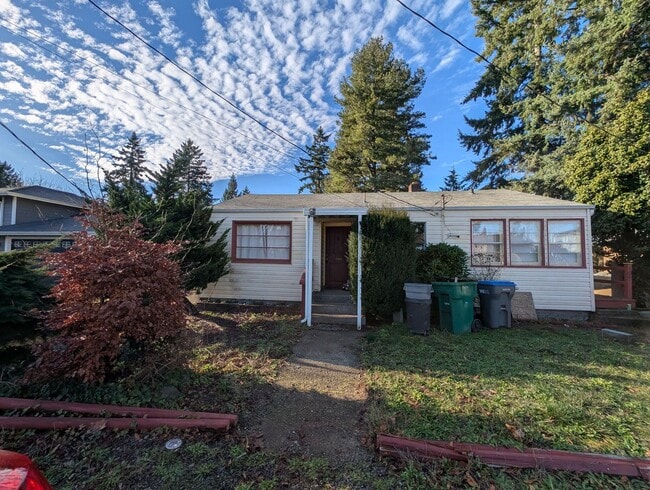 Photo - Available Now in Navy Yard City! New Floors & Paint! Tons of Space & Storage.