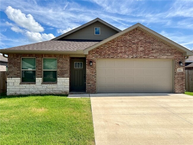 Building Photo - 2031 Bluebonnet Ln