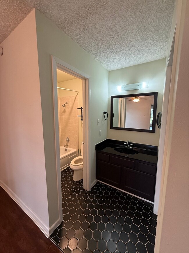 Photo - 20 Wildwood Cir
