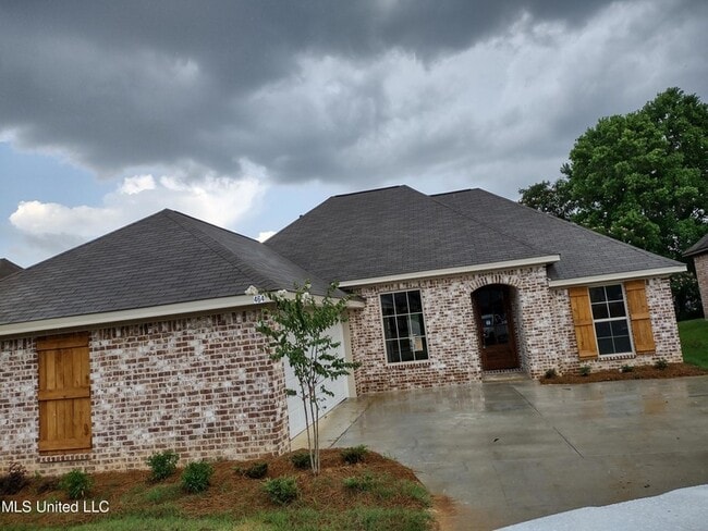 Building Photo - 464 Silver Hill Dr