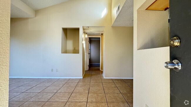 Building Photo - Central 2 bedroom condo, near U of A and UMC!