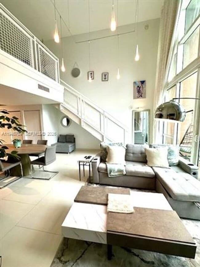 Photo - 253 NE 2nd St Unidad 253 NE 2nd St 421