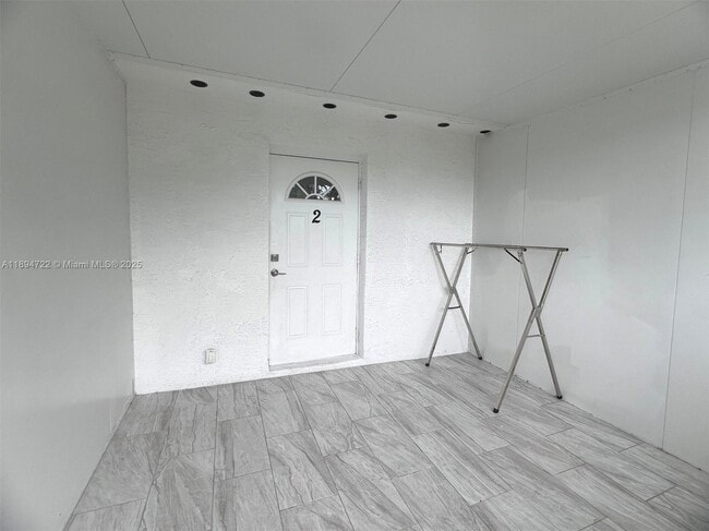 Building Photo - 5850 Sheridan St Unit 2