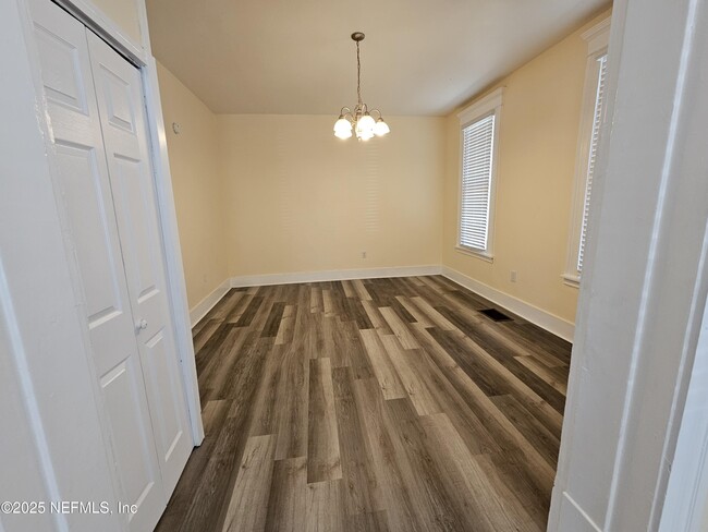 Photo - 307 E 9th St