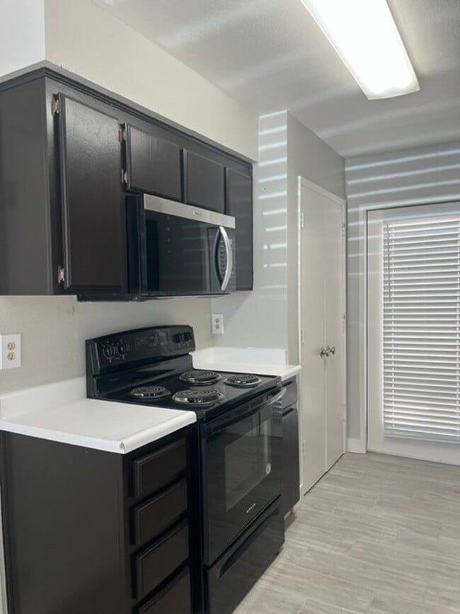 Photo - 3100 Brookfield Loop Unit 3100-B