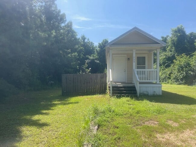 Building Photo - Adorable cottage