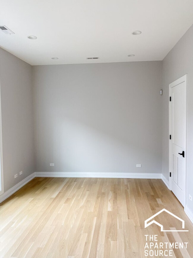 Photo - 1051 W Cornelia Ave