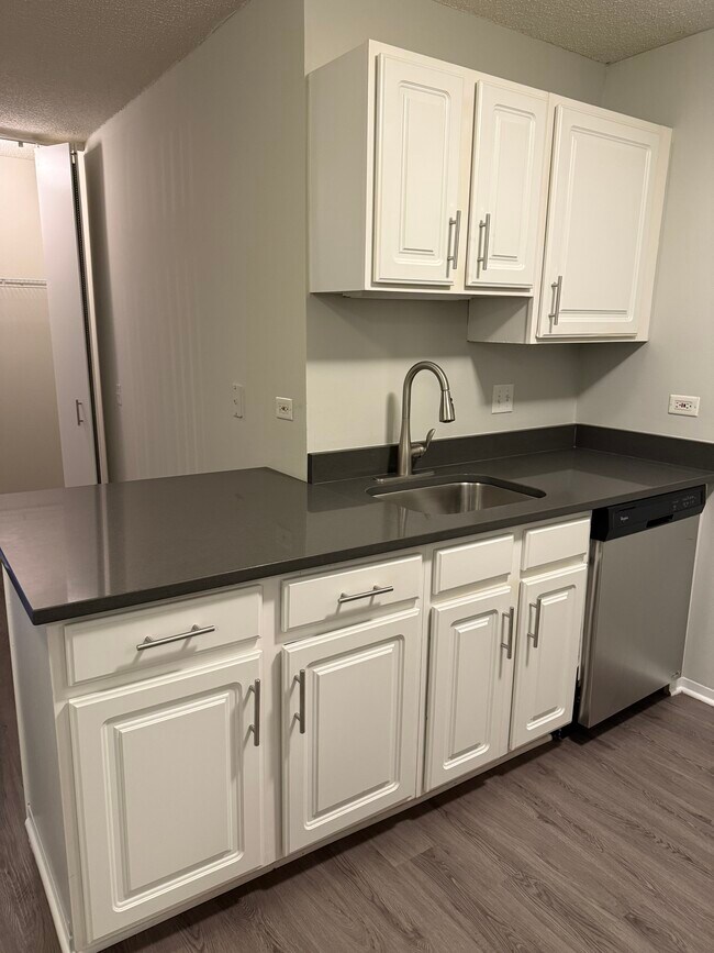 Photo - 544 N State St