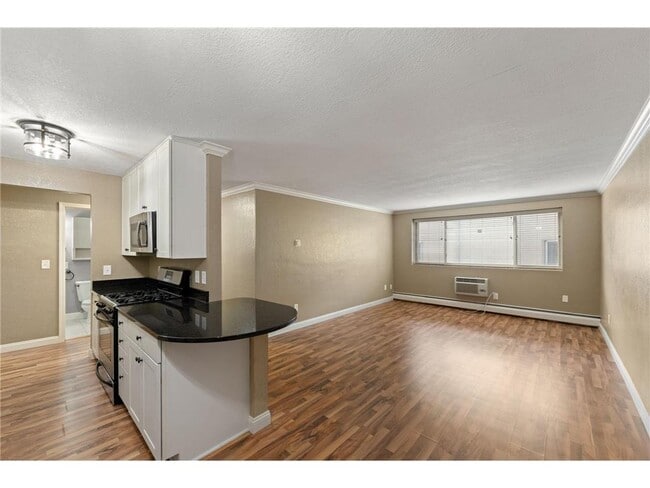 Building Photo - 3120 Hennepin Ave Unit 102 Rental