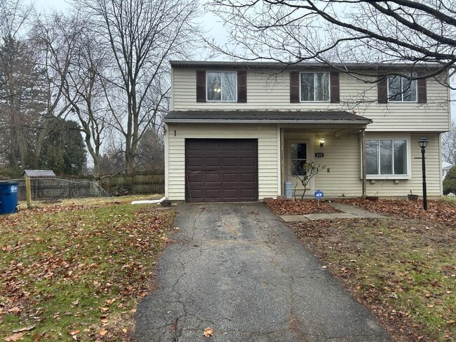 Building Photo - 4 Bedroom House