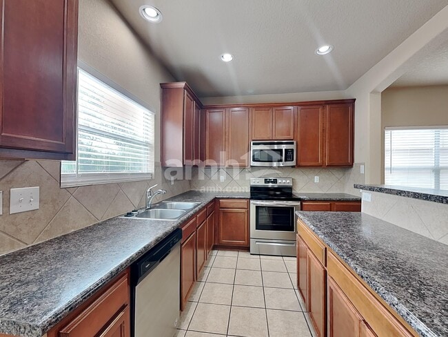 Photo - 9811 Rainbow Crk